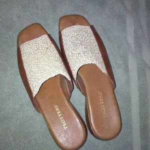 Trotters US 11 womens mules